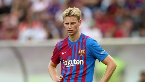 Manchester United have reportedly made an offer for a Portuguese midfielder who plays for Porto, given the impossibility of signing Frenkie de Jong.