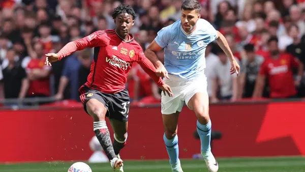 Manchester United vs Manchester City Photo. SooFoot