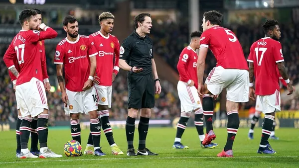 Manchester United will let the defender leave this summer and Newcastle, according to 'The Sun', is one of the suitors on the table for the former Villarreal player.