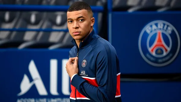Mbappé's jersey is already on sale in Madrid, the image of the Frenchman's 7 is all the rage on social networks and Real fans want to have Mbappé before the end of the year.