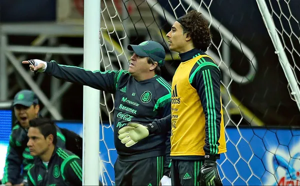 Miguel Herrera's nephew is very bad doing his job as the assistant goalkeepers coach