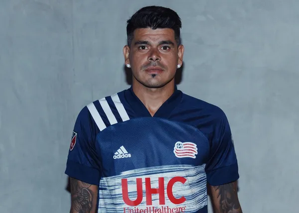 New England Revolution faces tonight DC United in the opening of today's matches. The Revs may stretch two streaks if they do not lose.