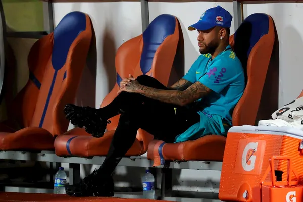 Neymar could not be from Brazil's game against Venezuela, and beyond his team's victory, he took all eyes when he retired before the end of the game.