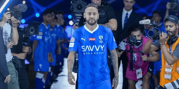 Neymar hasn't been able to make his debut yet and he won't do it in the next game.