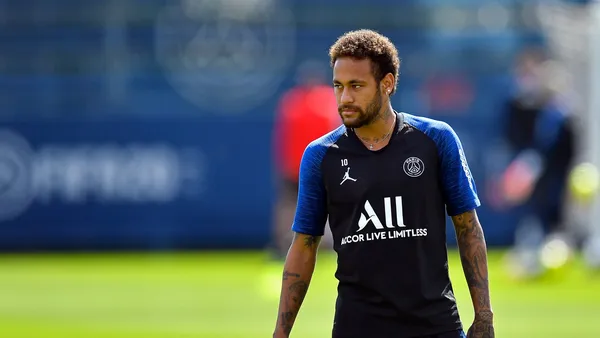 Neymar is on vacation in Ibiza, like so many other footballers. But the Brazilian does not go unnoticed and has been seen very unconcerned about his physical condition.