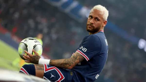 Neymar Jr keeps on being criticized by fans.