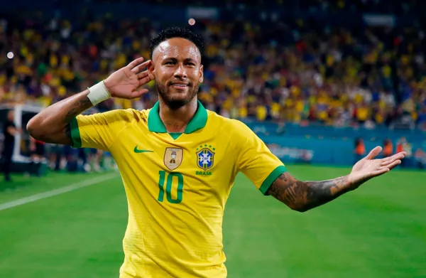 Neymar returned to take the reflectors of all the cameras, and not precisely because of something good, but because of a horrible reaction to the match referee, who let the situation pass without any problem.