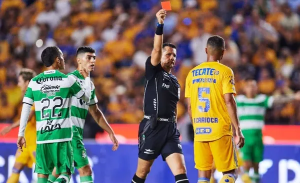 Once again, Miguel Herrera's Tigres suffered another sending-off but were able to beat Santos at home on match day 8 of the Apertura 2022.