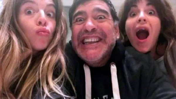 One month after Diego's death, Dalma and Gianinna made their last tribute to their father.