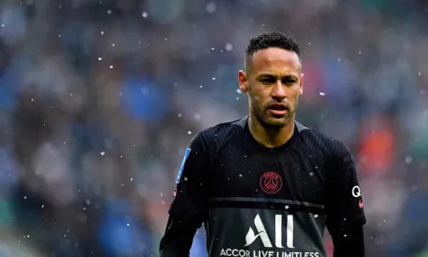 Paris Saint-Germain have confirmed Neymar will be out for about eight weeks due to an ankle injury. See the three players who could play in his position.