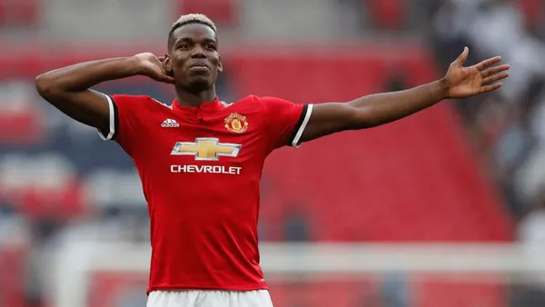 Pogba talked with his agent about Manchester United