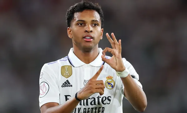 Premier League Pursuit: The Two Massive Clubs Chasing Rodrygo Amid Real Madrid Uncertainty.