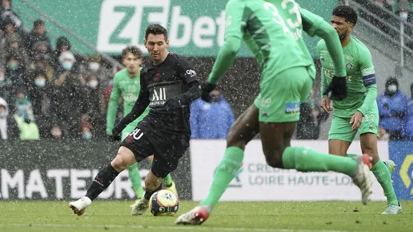 PSG beat Saint Etienne 3-1 with three assists from Lionel Messi, in what was their best match since arriving at Paris Saint Germain. A new giant awakens as happened in Barcelona?