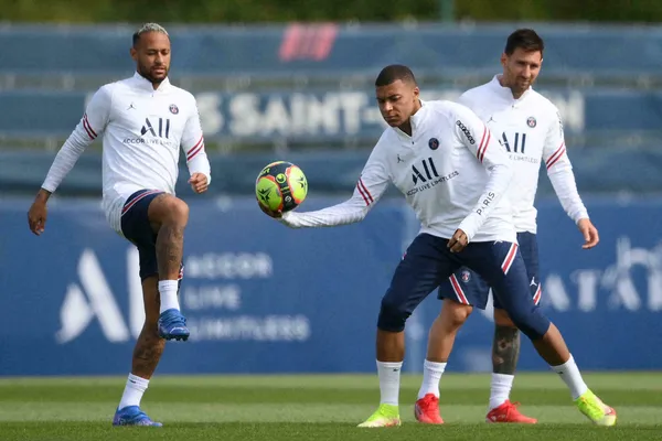 PSG now has one of the most fearsome front three made up of Lionel Messi, Kylian Mbappe and Neymar. With Angel di Maria also in the frame, how does Mauricio Pochettino set up his squad to win the UEFA Champions League?