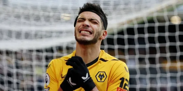 Raúl Jiménez lives the most difficult moment in his stay with Wolverhampton