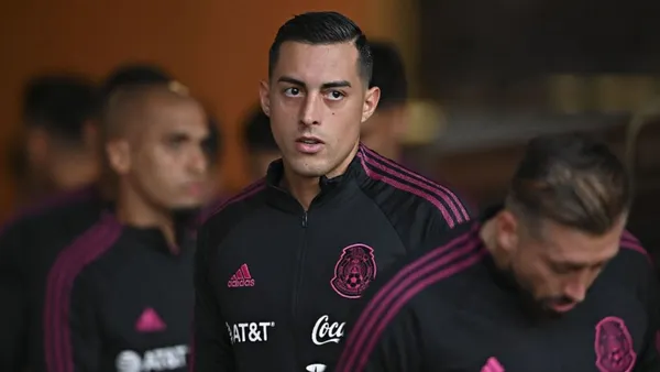 Raúl Jiménez needs a partner that can complement his game style.