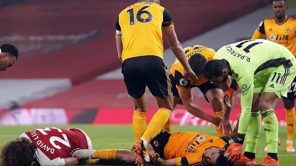 Raúl Jiménez was not the same after the injury caused by David Luiz, now karma is coming back to him.