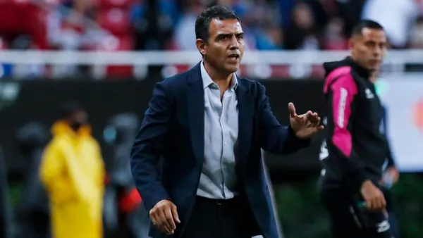 Ricardo Cadena attended a press conference and spoke about his resignation from Chivas.