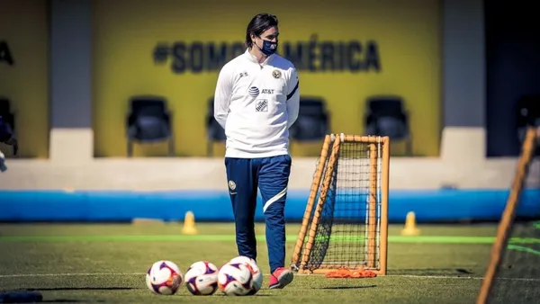 Ricardo La Volpe is suggested on Twitter by Azulcremas fans.