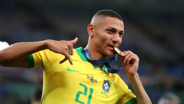 Richarlison has launched another shot at the Argentina national team for their suspended game against Brazil. The striker could not travel due to Covid-19 protocols and thus, mocked those who travelled. Faking to call the police.