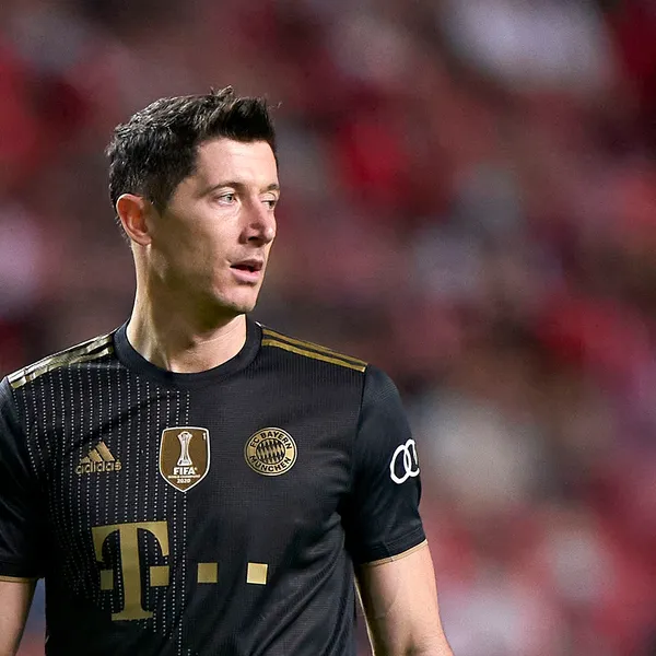 Robert Lewandowski is arguably the best footballer on earth in the last two years. See why he's the best player and deserves the Ballon d'Or.