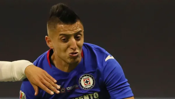 Roberto Alvarado is again in the orbit of Club Chivas de Guadalajara board of directors.