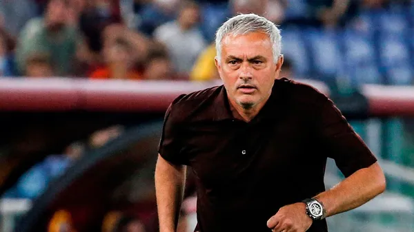 Roma managed to beat Cagliari on a visit to the 10th date of Serie A and the Portuguese coach published a photo that is already viral on social networks. He was expelled and could not even access the locker room.