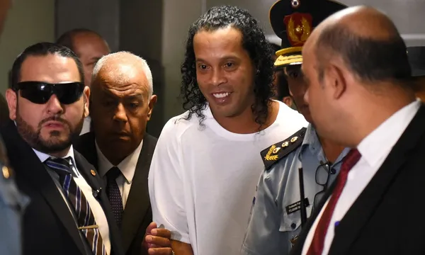 Ronaldinho was always very questioned, but he was not the unioc great player who signed on his contract who could go out to party