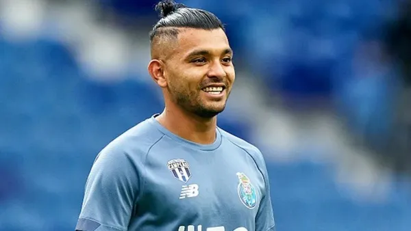 Sevilla expect to close the signing of Jesus 'Tecatito' Corona in the next few hours.