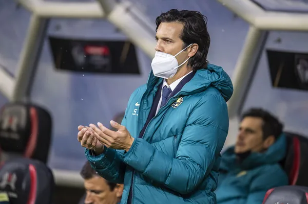 Solari has relegated to the bench and even consider sending him to play with the U-20 squad.