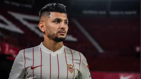 Tecatito Corona made his official appearance with Sevilla against Real Betis.