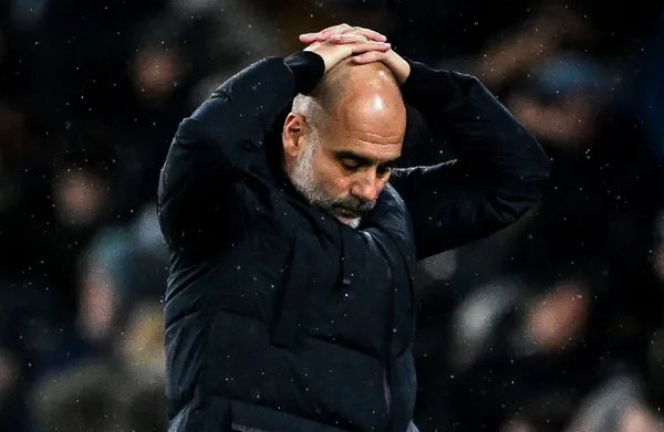 Television cameras captured the chilly moment between the coach and two of his players