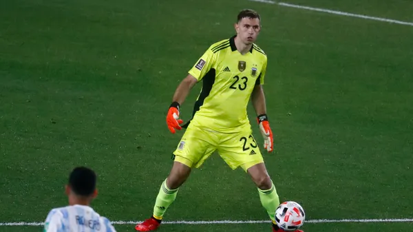 Thanks to the genius of Di María and the safety of Emiliano Martínez, Argentina won against Uruguay. Another step towards the World Cup.
