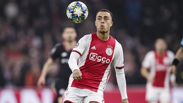 The Ajax defender became one of the novels of the passing market as several major clubs are interested in him.