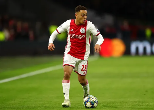 The Ajax defender is one of the alternatives that Barcelona considers if Nelson Semedo leaves the club. How could this help the US National Team?