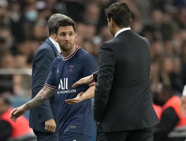 The Argentine Mauricio Pochettino took the Argentine player out 75 minutes into the duel at the Parque de los Príncipes.