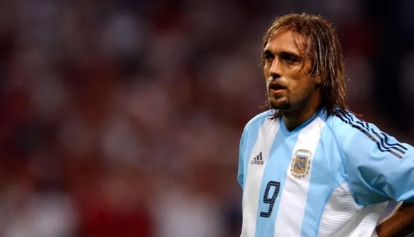 The Argentinian legend can’t play soccer, for a problem in his ankle, and changed to another sport.
