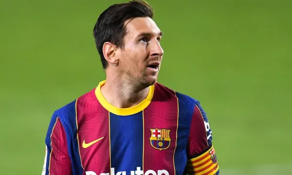 The Argentinian legend is wanted by the Premier League side, that also chases another player from FC Barcelona.