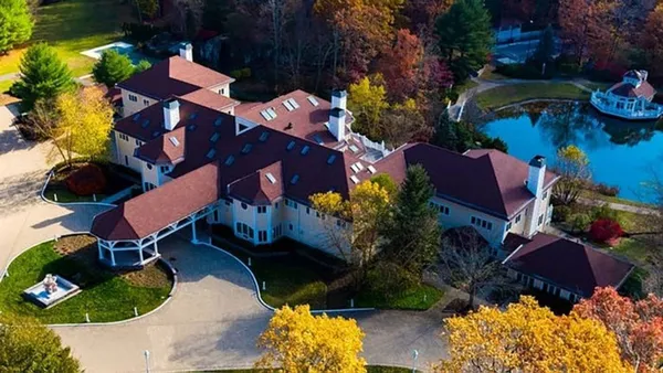 The boxing legend Mike Tyson had troubles to sell his incredible mansion because it was too big and luxurious that nobody could afford it, so 50 Cent helped with that.