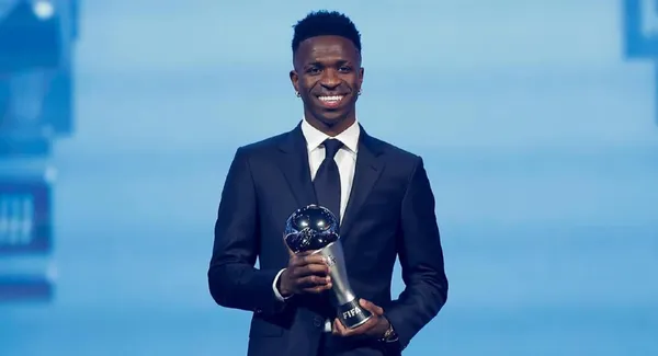 The Brazilian did not hold back and attacked those who criticize him after winning the award.