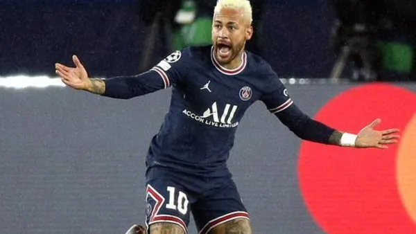 The Brazilian has links with the Parisians until 2027, however, his future would be in the Premier League