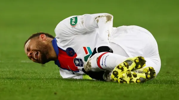 The Brazilian idol suffered an injury that won’t let him play the Champions League game of PSG against Barcelona.