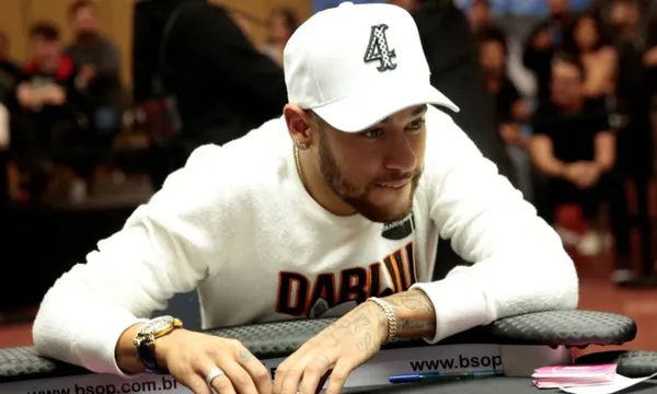 The Brazilian is a big fan of poker and this is what he could gain if he quits soccer to be a pro player.