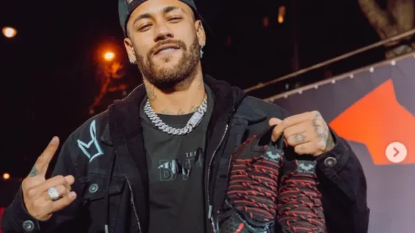 The Brazilian star teamed up with the PUMA brand to promote the release of the next movie of Gotham City's guardian.