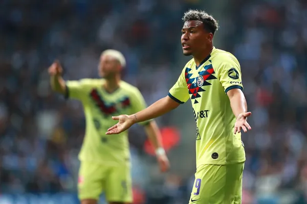 The Colombian forward wishes to continue playing in Europe but the only serious proposals were from MLS and Arabia.