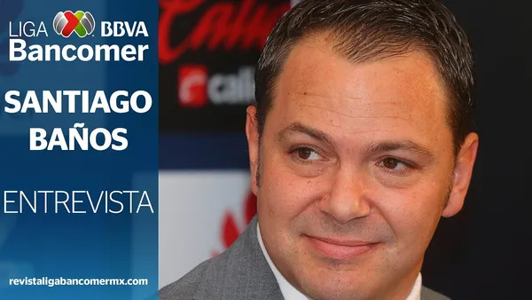 The Colombian players Roger Martinez and Andres Ibarguen, have one foot outside the team