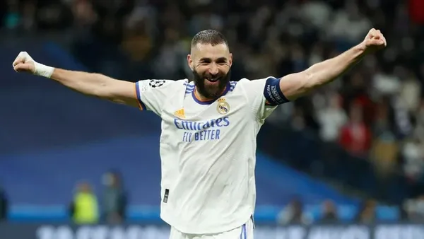 The current captain of Real Madrid lives an outstanding present with his team and is currently considered one of the best players in the world. However, in Karim's life, not everything was rosy, and together with his siblings, he lived a rather complicated childhood.