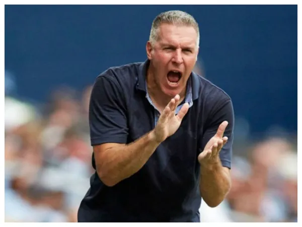 The Dutch coach criticized the actions of his Dallas FC peers and exploded with anger after being defeated 3-2.