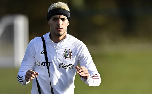 The English club is looking for a replacement for the Mexican striker