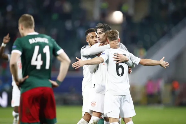 The European champion, FC Bayern Munich, defeated Lokomotiv 1-2 at Moscow.